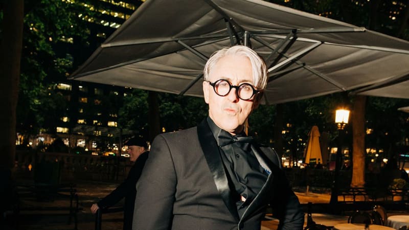 Alan Cumming.